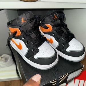 Jordan Retro 1 Mid 4c